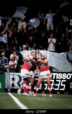 Juan Imhoff of Racing 92 celebrates his try with Virimi Vakatawa during Cup Quarter-Final match between Racing 92 (R92) and Sale Sharks at the Paris La Defense Arena, in La Defense, France on May 8, 2022. Photo by Julien Poupart/ABACAPRESS.COM Stock Photo