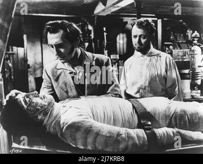 The Curse of Frankenstein Year : 1957 UK Director : Terence Fisher Christopher Lee, Peter Cushing, Robert Urquhart Stock Photo