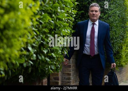 Sir Keir Starmer leaves his home ahead of the State Opening of Parliament. The Labour Leader said he will step down if the police fine him for breaking covid lockdown rules. (Photo by Tejas Sandhu / SOPA Images/Sipa USA) Stock Photo