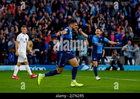 Wycombe Wanderers' Ryan Tafazolli celebrates scoring their side's first goal of the game during the Sky Bet League One play-off semi-final, first leg match at Adams Park, High Wycombe. Picture date: Thursday May 5, 2022. Stock Photo