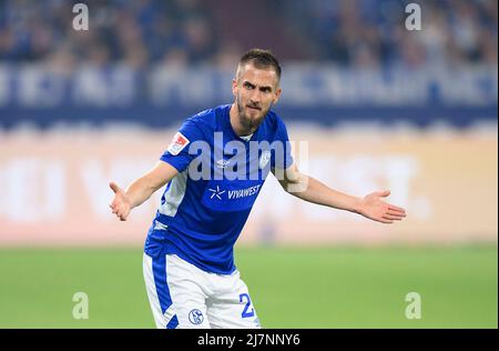 Dominick DREXLER (GE) gesture, gesture Soccer 2nd Bundesliga, 33rd matchday, FC Schalke 04 (GE) - FC St. Pauli Hamburg Hamburg 3: 2, on May 7th, 2022 in Gelsenkirchen/Germany. #DFL regulations prohibit any use of photographs as image sequences and/or quasi-video # Â Stock Photo