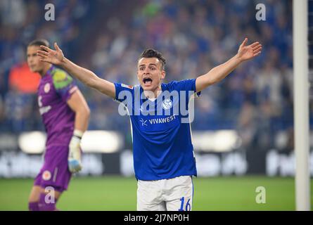 Andreas VINDHEIM (GE) gesture, gesture Soccer 2nd Bundesliga, 33rd matchday, FC Schalke 04 (GE) - FC St. Pauli Hamburg Hamburg 3: 2, on May 7th, 2022 in Gelsenkirchen/Germany. #DFL regulations prohibit any use of photographs as image sequences and/or quasi-video # Â Stock Photo