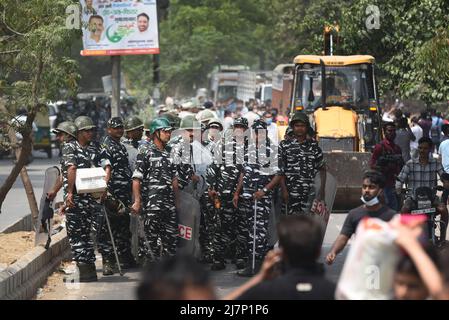 New Delhi, India. 10th May, 2022. NEW DELHI, INDIA - MAY 10: Security personnel deployed during the anti-encroachment drive at New Friends Colony on May 10, 2022 in New Delhi, India. (Photo by Sanchit Khanna/Hindustan Times/Sipa USA) Credit: Sipa USA/Alamy Live News Stock Photo