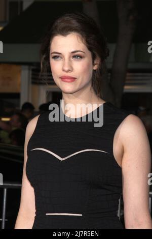 Actress Jessica de Gouw, actor Aldis Hodge, actress Jurnee Smollett