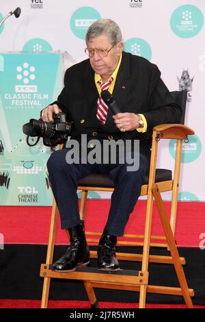 LOS ANGELES - APR 12:  Jerry Lewis at the Jerry Lewis Hand and Footprint Ceremony at TCL Chinese Theater on April 12, 2014 in Los Angeles, CA Stock Photo
