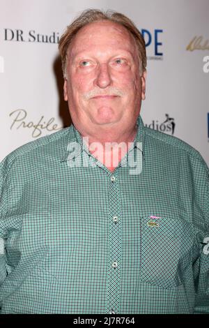 LOS ANGELES - MAY 14:  Jeffrey Jones at the 'Debbie Reynolds—The Auction Finale' VIP Reception; Auction conducted by www.ProfilesInHistory.com at Debbie Reynolds Dance Studio on May 14, 2014 in North Hollywood, CA Stock Photo