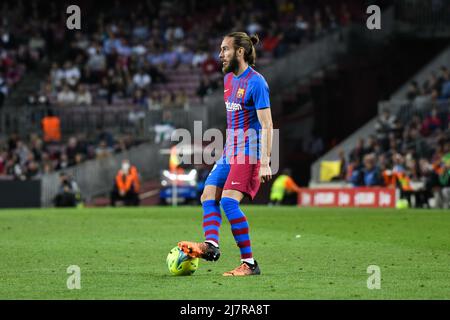 BARCELONA, SPAIN - MAY 10: Óscar Mingueza of FC Barcelona controls the ball during La Liga match between FC Barcelona and RC Celta de Vigo at Camp Nou on May 10, 2022 in Barcelona, SPAIN. (Photo by Sara Aribo/PxImages) Stock Photo