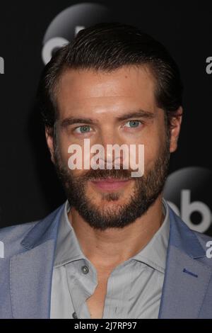 LOS ANGELES - JUL 15: Charlie Weber at the ABC July 2014 TCA at Beverly