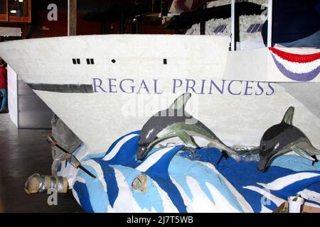 LOS ANGELES - DEC 30:  Atmosphere at the Original 'Love Boat' Cast decorates Princess Cruises' Rose Parade Float at a Rosemont Pavilion on December 30, 2014 in Pasadena, CA Stock Photo