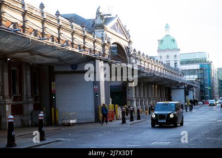 View of Smithfield Market building and black taxi cab driving on Charterhouse Street in Farringdon London England UK  KATHY DEWITT Stock Photo