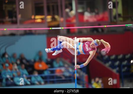 Sandi Morris jumping at the 2022 Belgrade Indoor World Championships in the pole vault specialty. Stock Photo