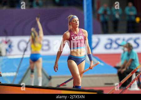 Sandi Morris preparing to jump at the Belgrade 2022 World Indoor Championships in the pole vault specialty. Stock Photo