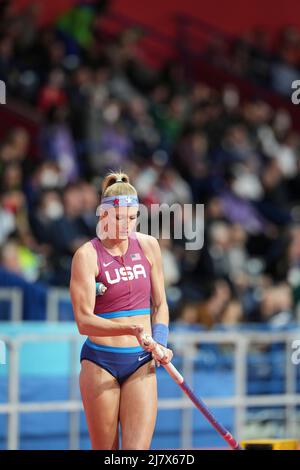 Sandi Morris preparing to jump at the Belgrade 2022 World Indoor Championships in the pole vault specialty. Stock Photo