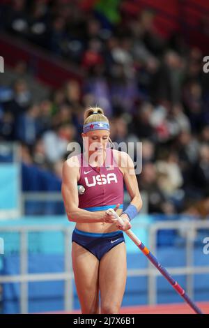 Sandi Morris preparing to jump at the Belgrade 2022 World Indoor Championships in the pole vault specialty. Stock Photo