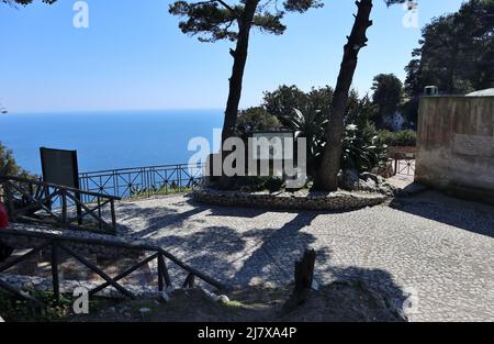 Capri – Scorcio panoramico dal piazzale di ingresso di Villa Jovis Stock Photo