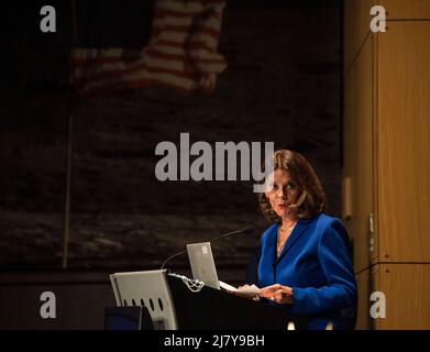 Washington, United States Of America. 10th May, 2022. Washington, United States of America. 10 May, 2022. Colombian Vice President and Foreign Minister, Marta Lucia Ramirez, delivers remarks before signing the Artemis Accords, at the NASA Headquarters Mary W. Jackson Building, May 10, 2022 in Washington, DC, USA. Colombia is the nineteenth country to sign the Artemis Accords, which establish a practical set of principles to guide space exploration cooperation among nations participating in the NASA Artemis program. Credit: Aubrey Gemignani/NASA/Alamy Live News Stock Photo