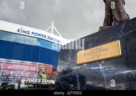 Leicester, UK. 11th May, 2022. Leicester City's new statue commemorating the life of late Chairman Khun Vichai Srivaddhanaprabha outside The King Power Stadium in Leicester, United Kingdom on 5/11/2022. (Photo by James Heaton/News Images/Sipa USA) Credit: Sipa USA/Alamy Live News Stock Photo