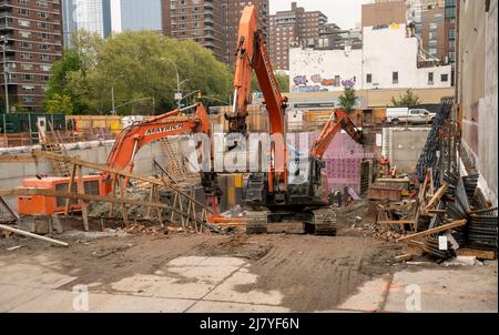 Construction of senior affordable housing replacing the John Q. Aymar building in Chelsea in New York on Wednesday, May 4, 2022. (© Richard B. Levine) Stock Photo