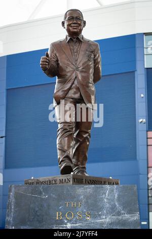 Leicester City's new statue commemorating the life of late Chairman Khun Vichai Srivaddhanaprabha outside The King Power Stadium Stock Photo