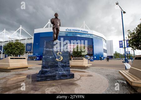 Leicester City's new statue commemorating the life of late Chairman Khun Vichai Srivaddhanaprabha outside The King Power Stadium Stock Photo