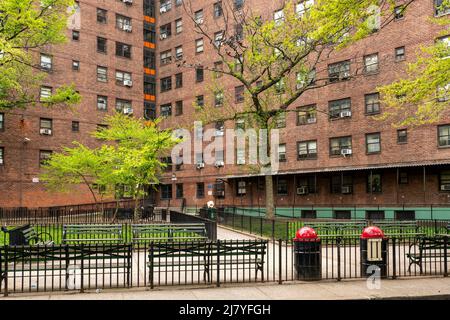 The NYCHA Elliot Houses complex of apartments in Chelsea in New York on Sunday, May 8, 2022.  (© Richard B. Levine) Stock Photo