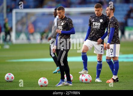 Leicester City's Jamie Vardy warms up before the Premier League match at the King Power Stadium, Leicester. Picture date: Wednesday May 11, 2022. Stock Photo