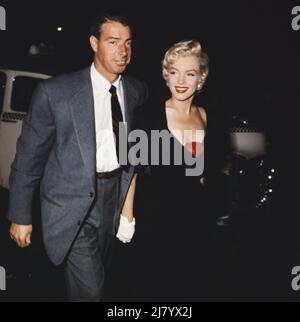 Marilyn Monroe and Joe DiMaggio, 1954 Stock Photo
