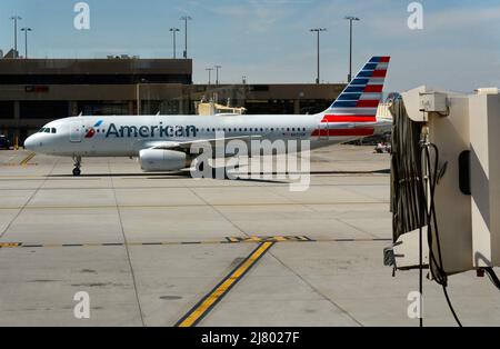 AMERICAN AIRLINES AIRBUS エアバス A320 Airbus Hamburg Finkenwerder News: A320-214, American