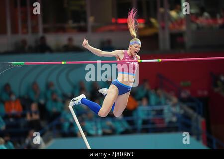 Sandi Morris jumping at the 2022 Belgrade Indoor World Championships in the pole vault specialty. Stock Photo