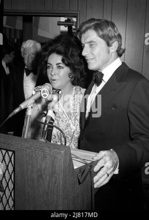 Elizabeth Taylor and John Warner at a press conference in Los Angeles ...