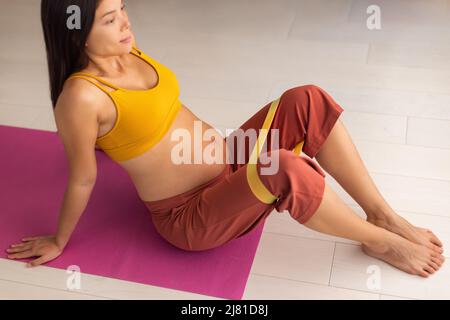 Fitness resistance band loop around thighs, booty band circle hip bands  exercise for glute hip bridge abduction. Yoga fit girl strength training at  gy Stock Photo - Alamy