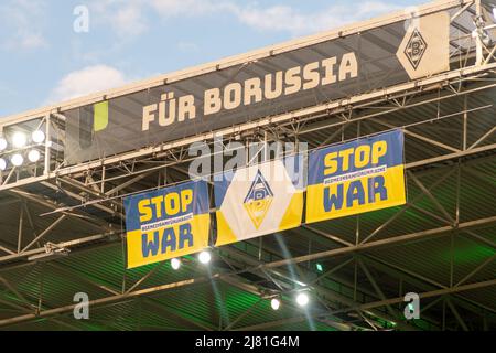 Monchengladbach, North Rhine-Westphalia, Germany. 11th May, 2022. Borussia Monchengladbach shows banners that say STOP WAR with the hashtag Together for Ukraine in German. Borussia Monchengladbach hosted Ukraine in the Borussia Park in Monchengladbach. (Credit Image: © Kai Dambach/ZUMA Press Wire) Stock Photo