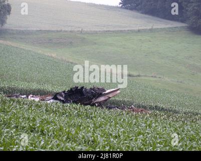 02 July 2002, Baden-Wuerttemberg, Überlingen: Debris from the crashed Russian plane lies in a cornfield. More than 70 people were killed in an aircraft collision over Lake Constance on July 4, 2002. A Tupolev Tu-154 of Bashkirian Airlines had collided with a Boeing 757 cargo plane of the parcel service DHL. Photo: Felix Kästle/dpa Stock Photo