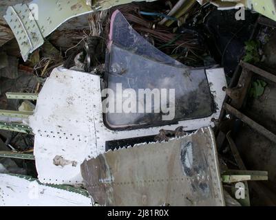02 July 2002, Baden-Wuerttemberg, Überlingen: Debris from one of the two crashed planes lies in a container being brought to the Lake Constance airport. More than 70 people were killed in an aircraft collision over Lake Constance on July 4, 2002. A Tupolev Tu-154 of Bashkirian Airlines had collided with a Boeing 757 cargo plane of the parcel service DHL. Photo: Felix Kästle/dpa Stock Photo