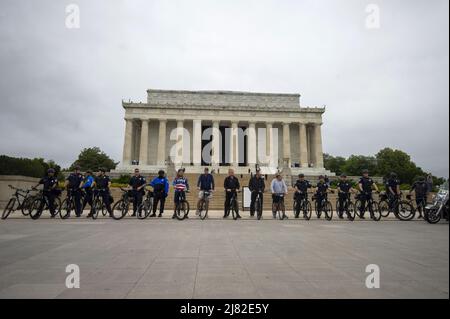 Washington, United States. 12th May, 2022. House Minority Leader Kevin McCarthy, R-CA, stops in front of the Lincoln Memorial during his 'Back the Blue Bike Tour' in Washington, DC on Thursday, May 12, 2022. The tour, which includes members of the Capitol Police, starts at the U.S. Capitol and ends at the National Law Enforcement Officers Memorial. Photo by Bonnie Cash/UPI Credit: UPI/Alamy Live News Stock Photo