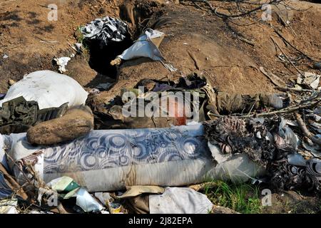 Bodies of eleven Russian soldiers in a mass grave (Photo by Salvatore ...