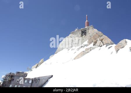 Tour, antenne de télécommunication de l'Aiguille du Midi, chamonix Mont-Blanc Stock Photo