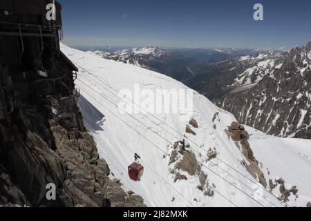 Téléphérique de l'Aiguille du Midi, Panoramique Mont-Blanc Stock Photo