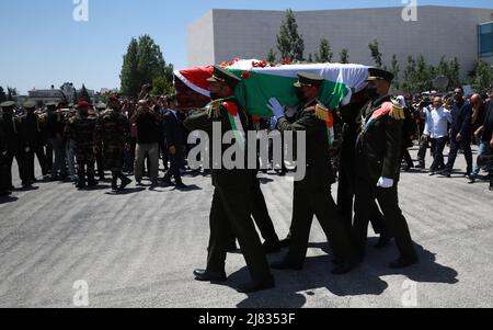 Ramallah, Gaza. 12th May, 2022. The Palestinian honor guard carries the coffin of Palestinian-American Al-Jazeera journalist Shireen Abu Akleh during her funeral procession at the Palestinian Authority headquarters in the West Bank city of Ramallah on Thursday, May 12, 2022. Abu Akleh, who covered conflict in the Middle East for more than 25 years, was shot dead Wednesday during an Israeli military raid in the West Bank town of Jenin. Photo by Mohammad Tamim/UPI Credit: UPI/Alamy Live News