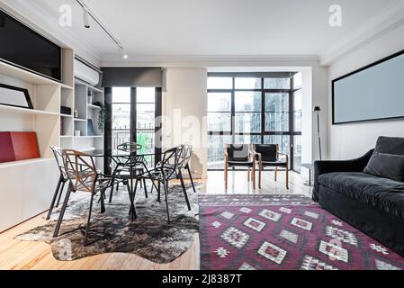 Blue sofa in bay window of large country sitting room Stock Photo - Alamy