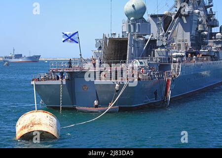 Stern of military cruiser 'Moscow' with sailors in Sevastopol bay. Russian (Soviet) guards missile cruiser Stock Photo