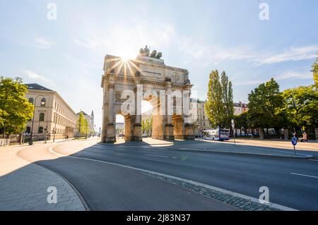 Sun Star, Siegestor and Leopoldstrasse, Neoclassical architecture, Bavaria, Munich Stock Photo
