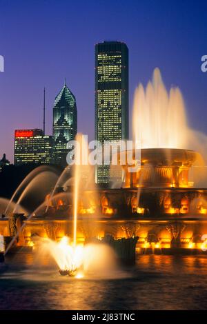 Buckingham Fountain located in Grant Park Chicago Illinois USA Stock ...