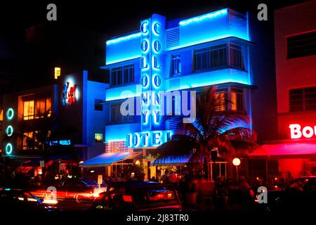 1990s HOTELS WITH NEON SIGNS ON OCEAN DRIVE SOUTH BEACH MIAMI BEACH FL ART DECO AREA  - kr108614 NET002 HARS OLD FASHIONED Stock Photo