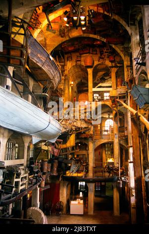 1990s THE MERCER MUSEUM DISPLAYING ITEMS OF EARLY AMERICAN CRAFTS AND PRE-INDUSTRIAL TRADES DOYLESTOWN PENNSYLVANIA USA - kr92131 NET002 HARS BUCKS COUNTY DOYLESTOWN ECLECTIC MID-ATLANTIC STATE TRADES COMMONWEALTHS CREATIVITY DISPLAYING DISPLAYS OLD FASHIONED Stock Photo