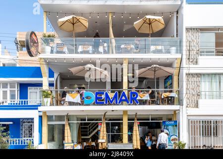 A Beach Front Cafe/Restaurant At The Coastal Resort Of Huanchaco, Trujillo Province, Peru. Stock Photo