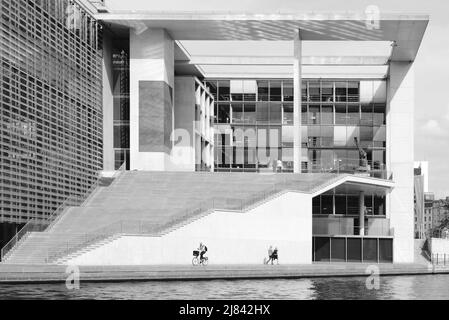 Berlin, Germany, May 10, 2022, view over the river Spree to the Marie-Elisabeth-Lüders-Haus in the government quarter. Stock Photo