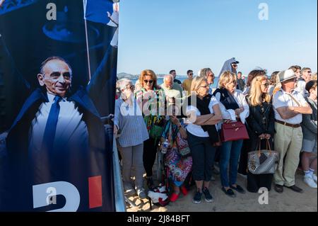 Cogolin, France. 12th May, 2022. Supporters seen waiting for the arrival of the candidate. Eric Zemmour announced in Cogolin (Var) that he is a candidate for the post of deputy of the 4th constituency in the Var in the area of Saint-Tropez. On the beach of the Marines in Cogolin he made his candidacy official in the company of the other candidates of the Reconquete! party. (Photo by Laurent Coust/SOPA Images/Sipa USA) Credit: Sipa USA/Alamy Live News Stock Photo