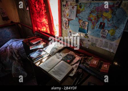 Slatyne, Ukraine. 5th May, 2022. Alina's (12) books and homework are seen on her desk, as her house was damaged by Russian shelling and she now lives with her mother without water and electricity supply. As Russia re-supply its troops and concentrated the offensive on the eastern part of Ukraine, Kharkiv and surrounding area in Ukraine are now under constant threat of Russian bombardment and airstrikes. (Credit Image: © Alex Chan Tsz Yuk/SOPA Images via ZUMA Press Wire) Stock Photo