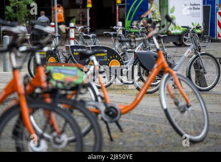 Berlin, Germany. 12th May, 2022. Numerous rental bikes from the provider Donkey Republic (in front) and Nexxtbike (in the background) are parked on the sidewalk. Credit: Monika Skolimowska/dpa/Alamy Live News Stock Photo